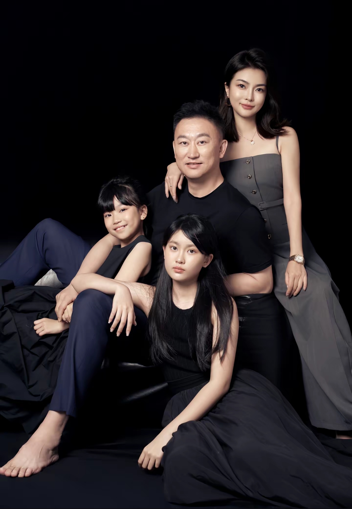 刘维伟妻子:所谓的“刘母声明”太假!谁家协议离婚了还拍全家福