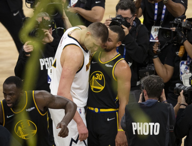 科尔：放在十年前 约基奇和库里的表现会让NBA球迷都疯掉