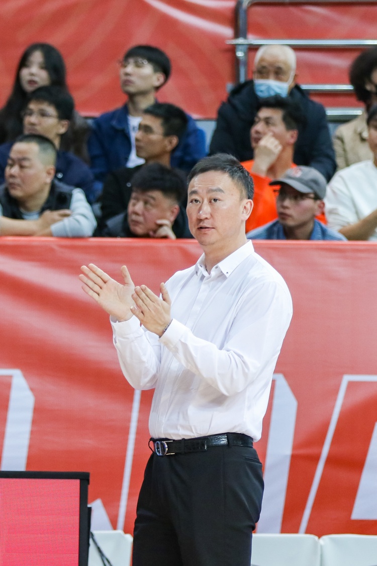 妻子曝刘维伟曾以买宾利为由要其转账400万 拿到钱后反手就提离婚