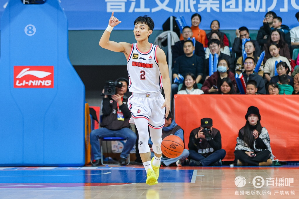 媒体人：黄荣奇对哈维的消耗至关重要 徐杰真的厉害