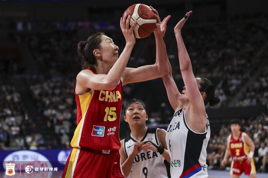 状态出众!韩旭小组赛场均只打18分钟 得13.3分7.3板 命中率65.3%